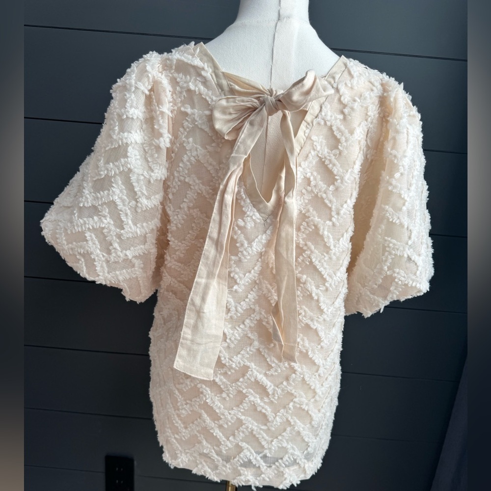 In February Crew Neck Bubble Sleeve Cream Texture Top Sz M Romantic Boho Coastal - Picture 4 of 11